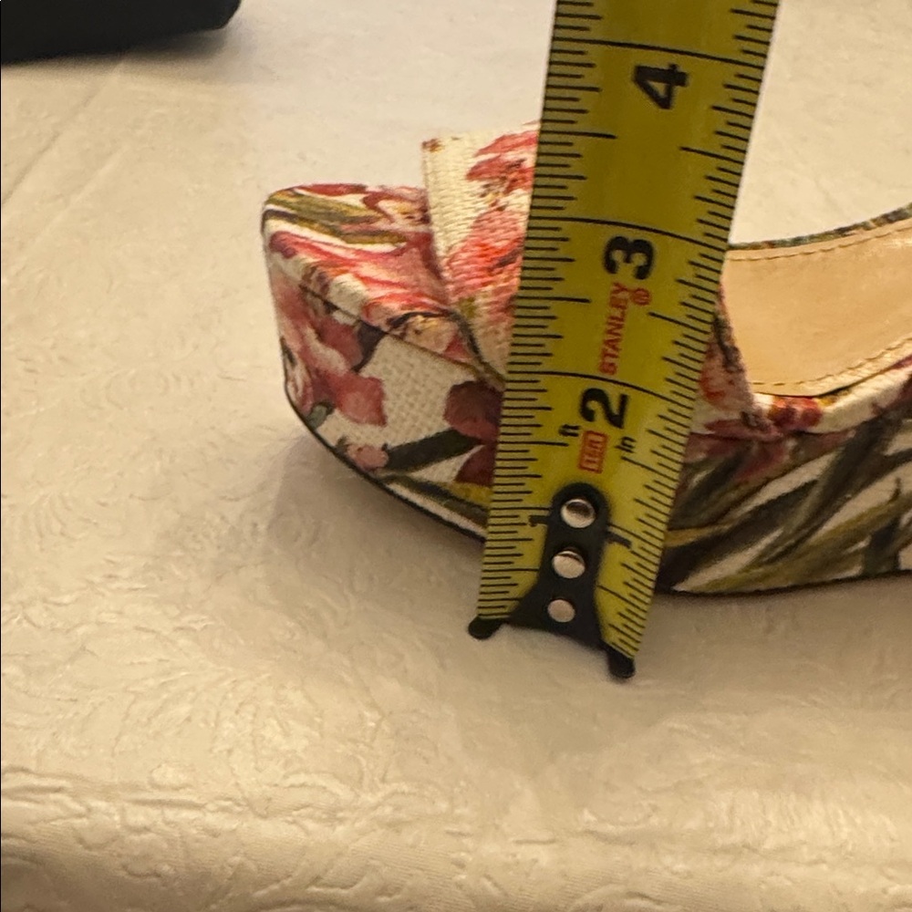 Dolce & Gabbana Pink Floral Sandals - Picture 6 of 7